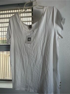 Anne Klein White Scoop Neck Short Sleeve Tee with Side Button Detail